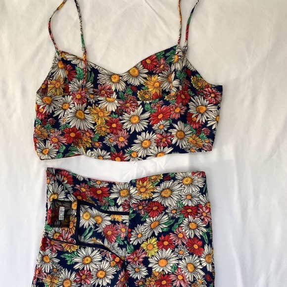 Reformation Ace Two Piece Top Skirt 2 XS Floral Midi Cropped Daisy Retro Groovy - Picture 8 of 8